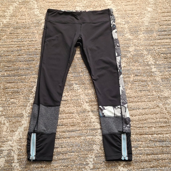 Rare Lululemon Run The World 7/8 Tight